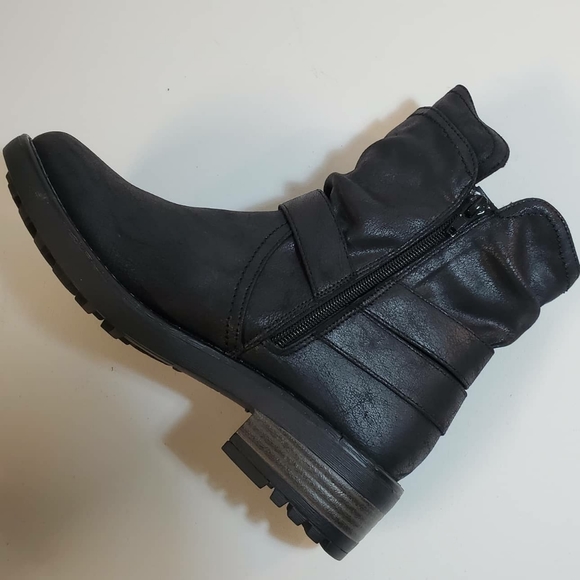 Women's Boots - Picture 3 of 8